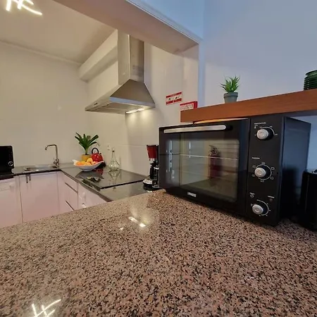 Modern Flat With Sea View And Direct Access شقة