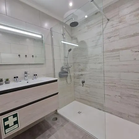 Modern Flat With Sea View And Direct Access Portimao