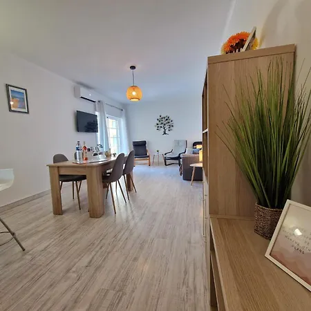 Modern Flat With Sea View And Direct Access 아파트