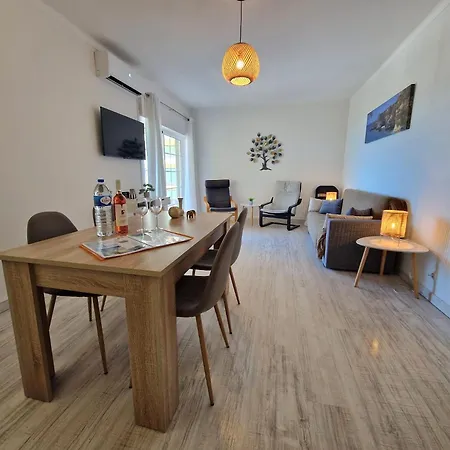 Modern Flat With Sea View And Direct Access 아파트